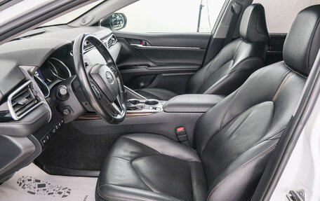 Toyota Camry, 2020 год, 3 599 000 рублей, 8 фотография