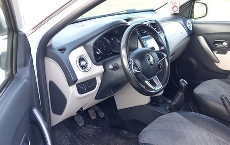 Renault Logan II, 2018 год, 617 000 рублей, 7 фотография