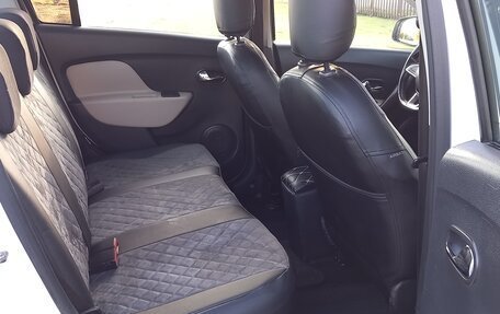 Renault Logan II, 2018 год, 617 000 рублей, 12 фотография