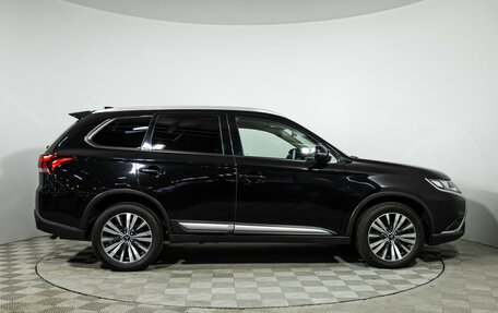 Mitsubishi Outlander III рестайлинг 3, 2019 год, 1 979 700 рублей, 4 фотография