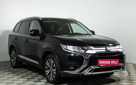 Mitsubishi Outlander III рестайлинг 3, 2019 год, 1 979 700 рублей, 3 фотография