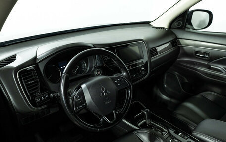 Mitsubishi Outlander III рестайлинг 3, 2019 год, 1 979 700 рублей, 12 фотография