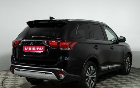 Mitsubishi Outlander III рестайлинг 3, 2019 год, 1 979 700 рублей, 6 фотография