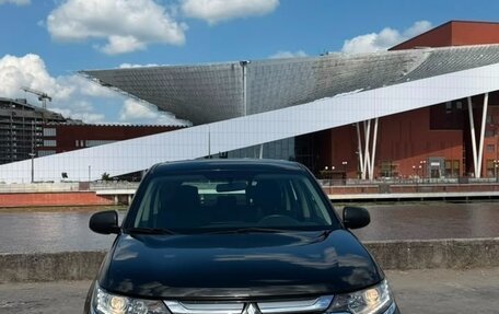 Mitsubishi Outlander III рестайлинг 3, 2015 год, 1 850 000 рублей, 4 фотография