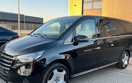 Mercedes-Benz V-Класс, 2026 год, 10 559 000 рублей, 2 фотография