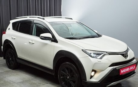 Toyota RAV4, 2018 год, 2 399 000 рублей, 3 фотография