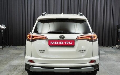Toyota RAV4, 2018 год, 2 399 000 рублей, 5 фотография