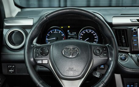 Toyota RAV4, 2018 год, 2 399 000 рублей, 12 фотография