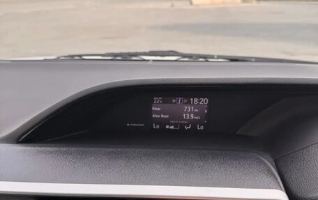 Toyota Esquire I, 2015 год, 2 000 000 рублей, 4 фотография