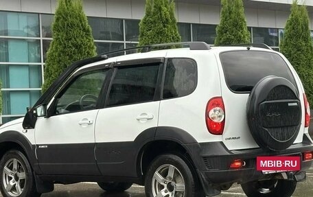 Chevrolet Niva I рестайлинг, 2018 год, 770 000 рублей, 4 фотография
