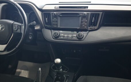 Toyota RAV4, 2016 год, 2 000 000 рублей, 21 фотография