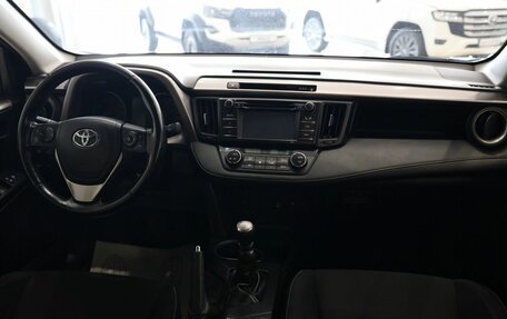 Toyota RAV4, 2016 год, 2 000 000 рублей, 20 фотография