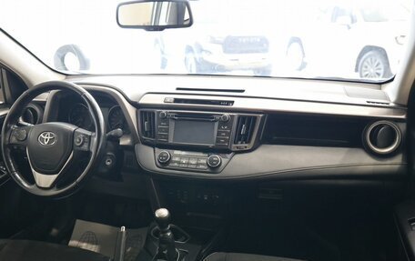 Toyota RAV4, 2016 год, 2 000 000 рублей, 19 фотография