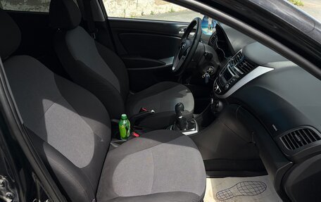 Hyundai Solaris II рестайлинг, 2013 год, 640 000 рублей, 17 фотография