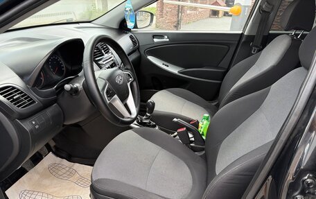 Hyundai Solaris II рестайлинг, 2013 год, 640 000 рублей, 19 фотография
