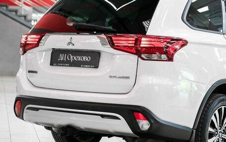 Mitsubishi Outlander III рестайлинг 3, 2019 год, 1 790 000 рублей, 4 фотография