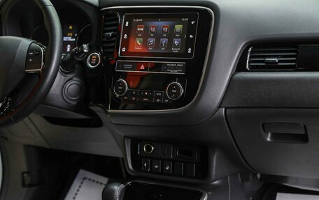 Mitsubishi Outlander III рестайлинг 3, 2019 год, 1 790 000 рублей, 13 фотография