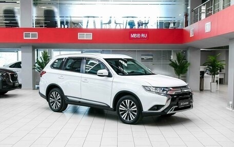 Mitsubishi Outlander III рестайлинг 3, 2019 год, 1 790 000 рублей, 3 фотография