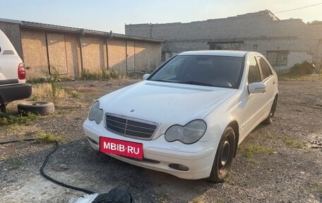 Mercedes-Benz C-Класс, 2003 год, 320 000 рублей, 1 фотография