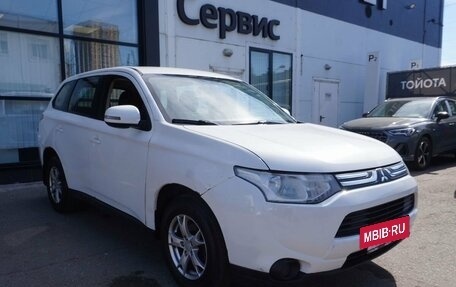Mitsubishi Outlander III рестайлинг 3, 2013 год, 1 132 000 рублей, 3 фотография