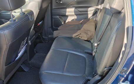 Mitsubishi Outlander III рестайлинг 3, 2013 год, 1 200 000 рублей, 7 фотография