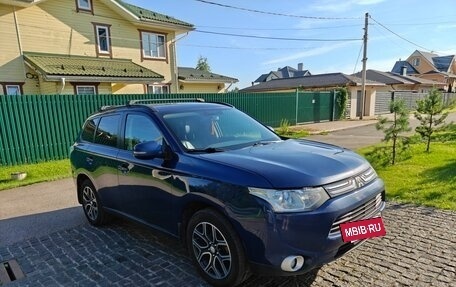 Mitsubishi Outlander III рестайлинг 3, 2013 год, 1 200 000 рублей, 2 фотография