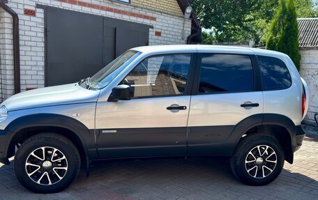 Chevrolet Niva I рестайлинг, 2015 год, 720 000 рублей, 3 фотография
