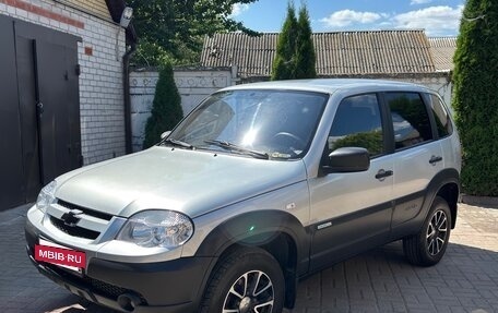 Chevrolet Niva I рестайлинг, 2015 год, 720 000 рублей, 2 фотография