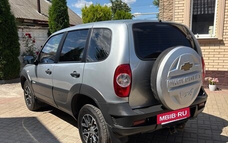 Chevrolet Niva I рестайлинг, 2015 год, 720 000 рублей, 4 фотография