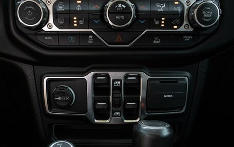 Jeep Wrangler, 2022 год, 5 250 000 рублей, 27 фотография