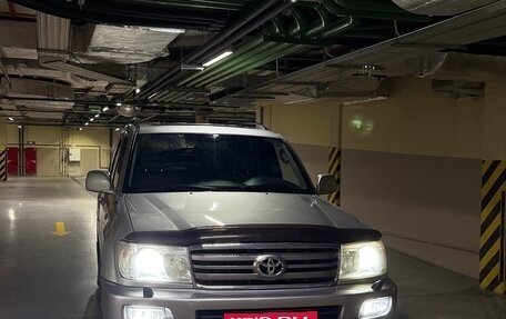 Toyota Land Cruiser 100 рестайлинг 2, 2006 год, 2 790 000 рублей, 1 фотография