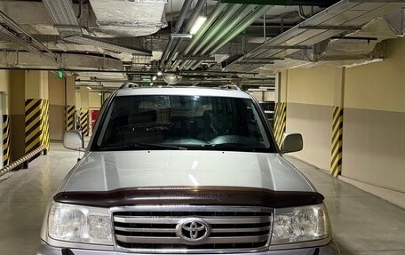 Toyota Land Cruiser 100 рестайлинг 2, 2006 год, 2 790 000 рублей, 2 фотография