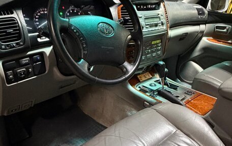 Toyota Land Cruiser 100 рестайлинг 2, 2006 год, 2 790 000 рублей, 13 фотография