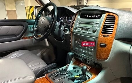 Toyota Land Cruiser 100 рестайлинг 2, 2006 год, 2 790 000 рублей, 12 фотография