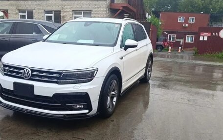 Volkswagen Tiguan II, 2019 год, 2 100 000 рублей, 4 фотография