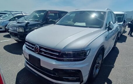 Volkswagen Tiguan II, 2019 год, 2 100 000 рублей, 3 фотография
