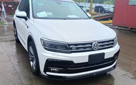 Volkswagen Tiguan II, 2019 год, 2 100 000 рублей, 2 фотография
