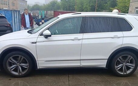 Volkswagen Tiguan II, 2019 год, 2 100 000 рублей, 10 фотография