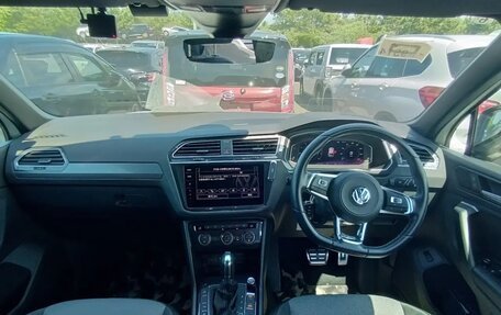 Volkswagen Tiguan II, 2019 год, 2 100 000 рублей, 12 фотография