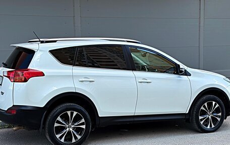 Toyota RAV4, 2015 год, 1 890 000 рублей, 4 фотография