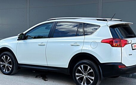 Toyota RAV4, 2015 год, 1 890 000 рублей, 15 фотография