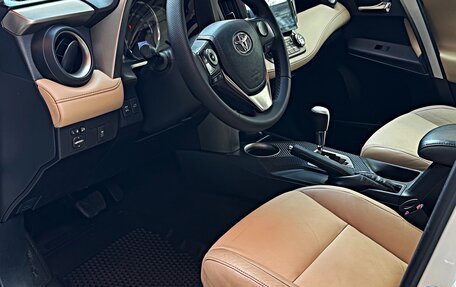 Toyota RAV4, 2015 год, 1 890 000 рублей, 17 фотография