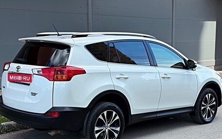 Toyota RAV4, 2015 год, 1 890 000 рублей, 13 фотография