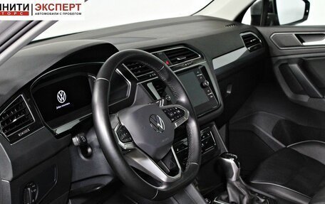 Volkswagen Tiguan II, 2021 год, 3 057 000 рублей, 12 фотография
