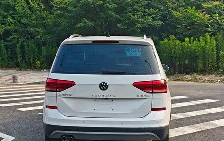 Volkswagen Touran III, 2022 год, 1 900 004 рублей, 4 фотография