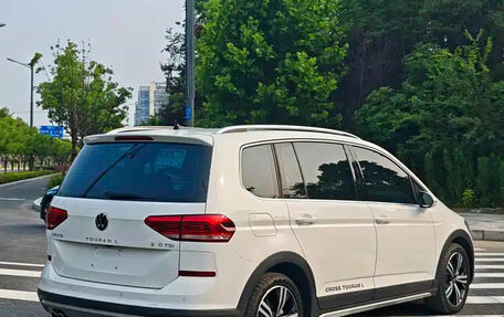 Volkswagen Touran III, 2022 год, 1 900 004 рублей, 5 фотография