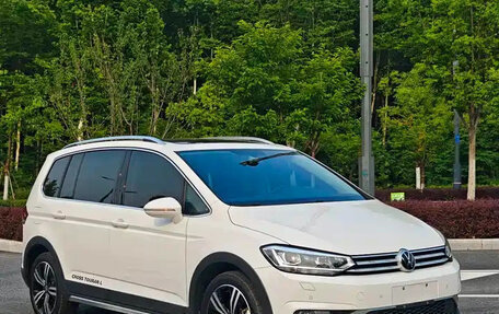 Volkswagen Touran III, 2022 год, 1 900 004 рублей, 3 фотография