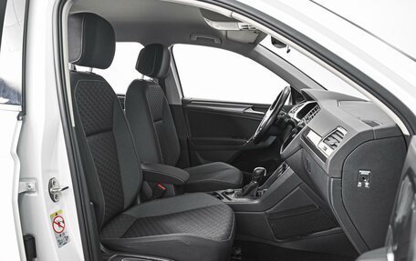 Volkswagen Tiguan II, 2018 год, 2 299 000 рублей, 8 фотография