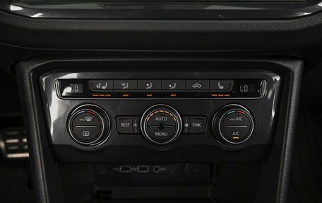 Volkswagen Tiguan II, 2018 год, 2 299 000 рублей, 13 фотография