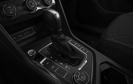 Volkswagen Tiguan II, 2018 год, 2 299 000 рублей, 12 фотография